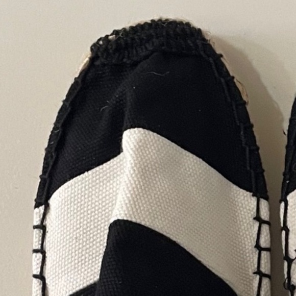 ☀️SALE☀️ SOLUDOS Comfort Canvas Slip-On Black and White Espadrilles - Picture 7 of 7